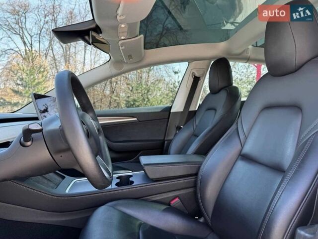 Белый Тесла Модель 3, объемом двигателя 0 л и пробегом 55 тыс. км за 22990 $, фото 18 на Automoto.ua