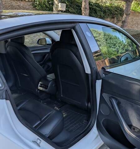 Білий Тесла Модель 3, об'ємом двигуна 0 л та пробігом 156 тис. км за 20499 $, фото 11 на Automoto.ua