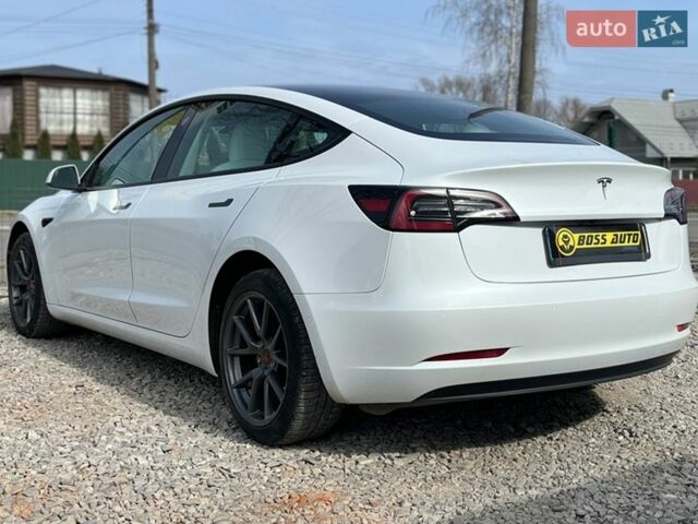 Белый Тесла Модель 3, объемом двигателя 0 л и пробегом 100 тыс. км за 29800 $, фото 4 на Automoto.ua
