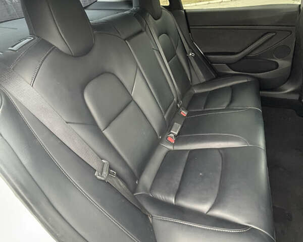 Білий Тесла Модель 3, об'ємом двигуна 0 л та пробігом 76 тис. км за 16500 $, фото 21 на Automoto.ua