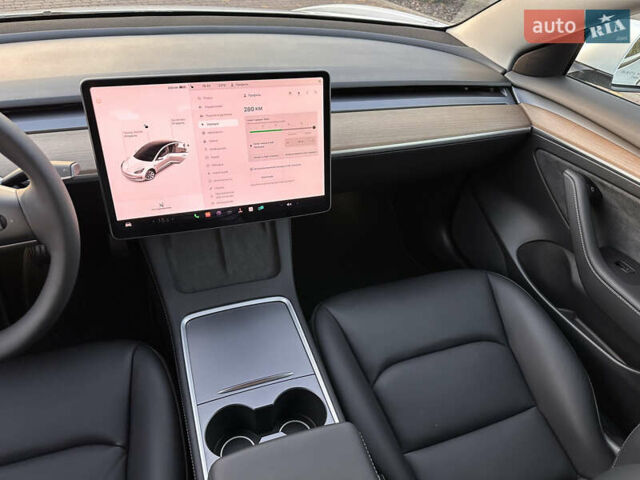 Белый Тесла Модель 3, объемом двигателя 0 л и пробегом 1 тыс. км за 37999 $, фото 73 на Automoto.ua