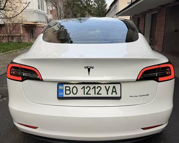 Белый Тесла Модель 3, объемом двигателя 0 л и пробегом 37 тыс. км за 22500 $, фото 2 на Automoto.ua