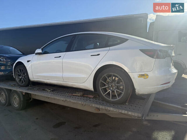 Білий Тесла Модель 3, об'ємом двигуна 0 л та пробігом 99 тис. км за 12200 $, фото 2 на Automoto.ua