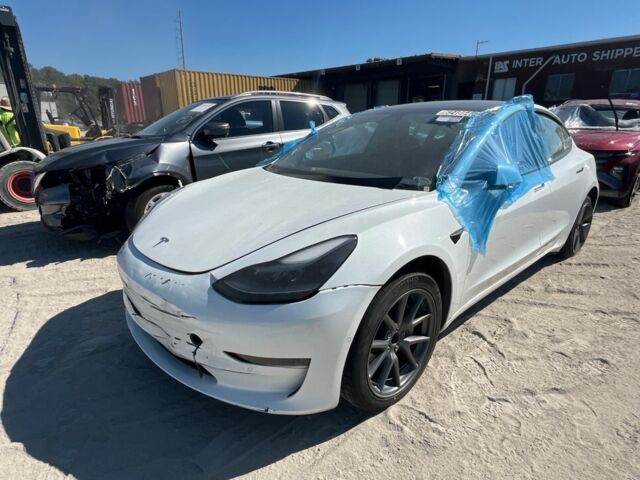 Белый Тесла Модель 3, объемом двигателя 0 л и пробегом 60 тыс. км за 16000 $, фото 1 на Automoto.ua