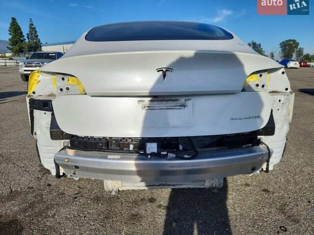 Белый Тесла Модель 3, объемом двигателя 0 л и пробегом 68 тыс. км за 6000 $, фото 5 на Automoto.ua