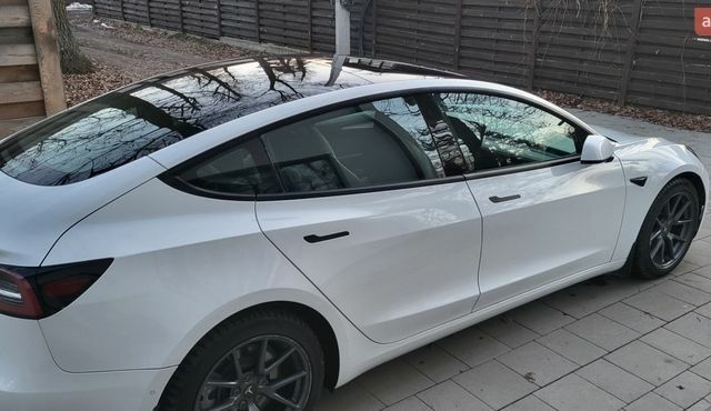 Білий Тесла Модель 3, об'ємом двигуна 0 л та пробігом 75 тис. км за 19000 $, фото 9 на Automoto.ua