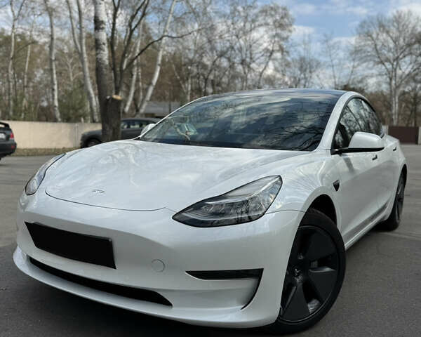 Белый Тесла Модель 3, объемом двигателя 0 л и пробегом 32 тыс. км за 23999 $, фото 5 на Automoto.ua