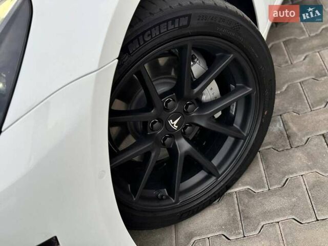 Белый Тесла Модель 3, объемом двигателя 0 л и пробегом 70 тыс. км за 22600 $, фото 15 на Automoto.ua