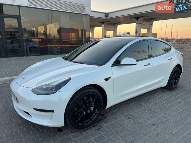 Белый Тесла Модель 3, объемом двигателя 0 л и пробегом 80 тыс. км за 18500 $, фото 6 на Automoto.ua