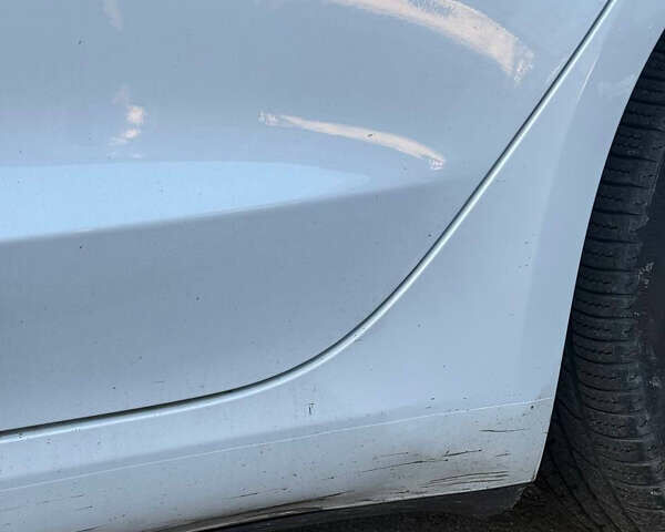 Білий Тесла Модель 3, об'ємом двигуна 0 л та пробігом 97 тис. км за 16700 $, фото 8 на Automoto.ua