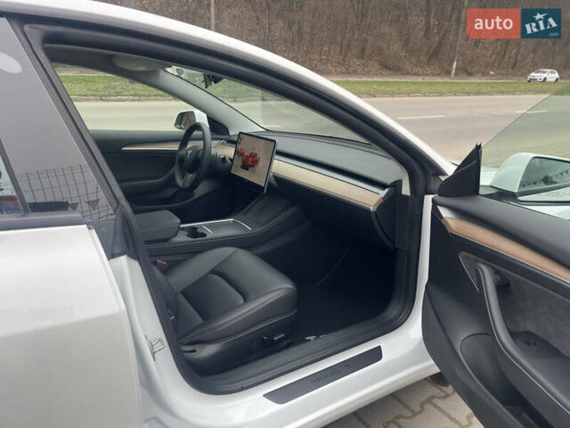 Белый Тесла Модель 3, объемом двигателя 0 л и пробегом 95 тыс. км за 22500 $, фото 17 на Automoto.ua