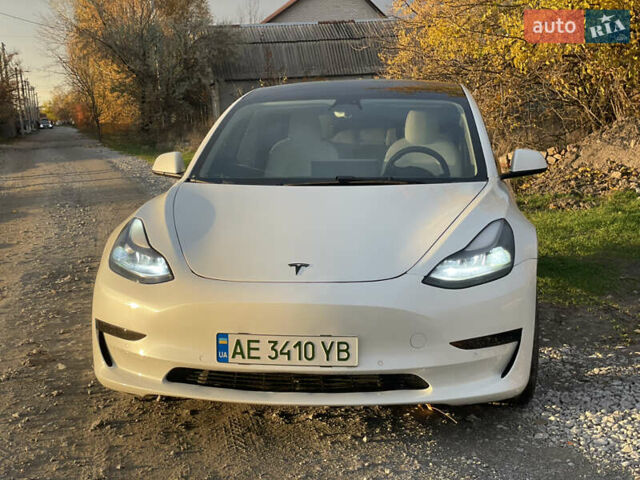 Білий Тесла Модель 3, об'ємом двигуна 0 л та пробігом 77 тис. км за 19000 $, фото 3 на Automoto.ua