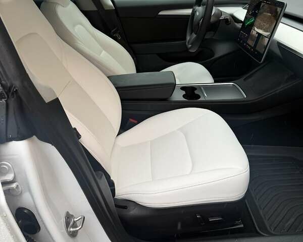 Белый Тесла Модель 3, объемом двигателя 0 л и пробегом 40 тыс. км за 25000 $, фото 10 на Automoto.ua