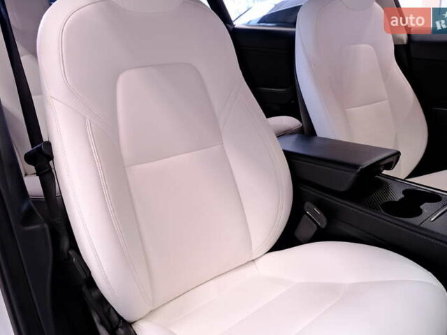 Білий Тесла Модель 3, об'ємом двигуна 0 л та пробігом 60 тис. км за 22900 $, фото 40 на Automoto.ua