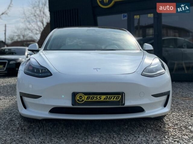 Белый Тесла Модель 3, объемом двигателя 0 л и пробегом 100 тыс. км за 29800 $, фото 1 на Automoto.ua