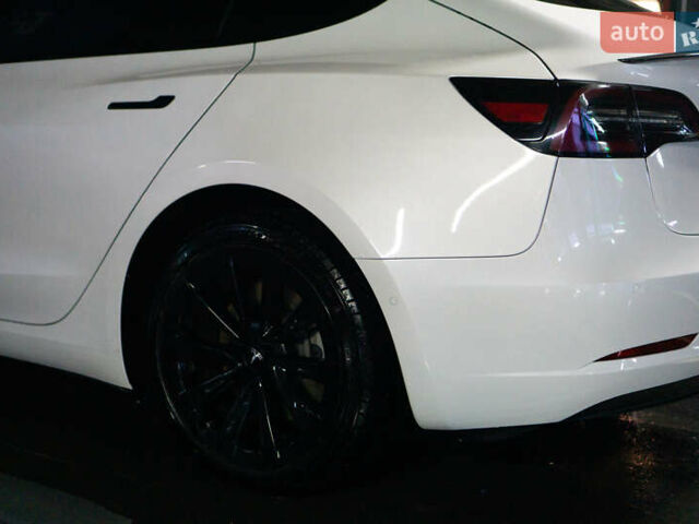 Белый Тесла Модель 3, объемом двигателя 0 л и пробегом 55 тыс. км за 22500 $, фото 2 на Automoto.ua