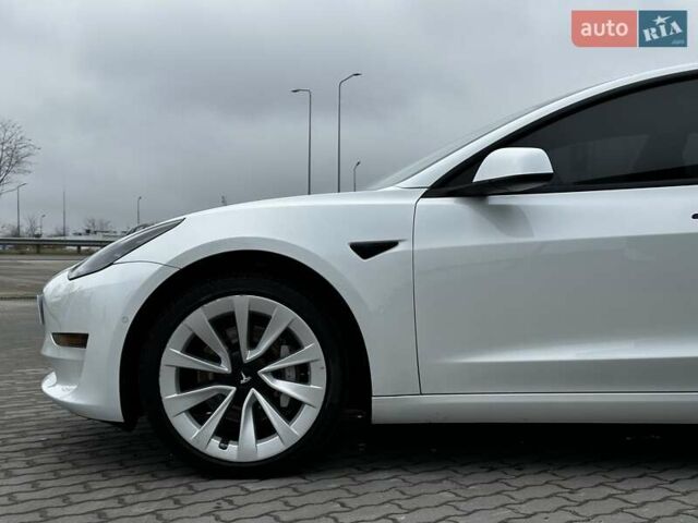 Белый Тесла Модель 3, объемом двигателя 0 л и пробегом 35 тыс. км за 24699 $, фото 5 на Automoto.ua