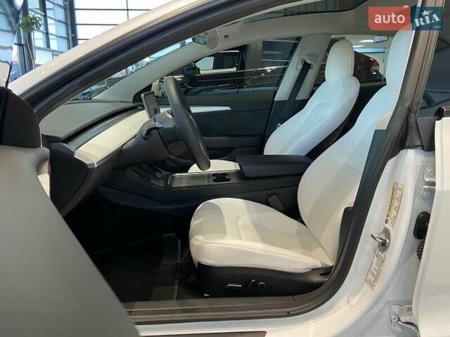 Белый Тесла Модель 3, объемом двигателя 0 л и пробегом 18 тыс. км за 28999 $, фото 17 на Automoto.ua