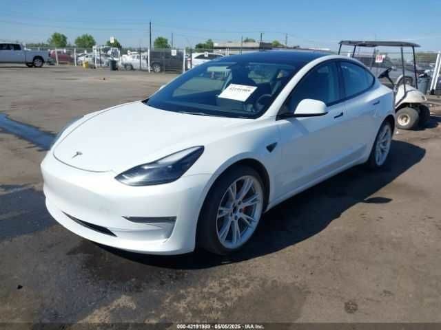 Белый Тесла Модель 3, объемом двигателя 0 л и пробегом 38 тыс. км за 10300 $, фото 2 на Automoto.ua