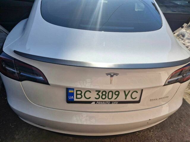 Белый Тесла Модель 3, объемом двигателя 0 л и пробегом 36 тыс. км за 25500 $, фото 5 на Automoto.ua