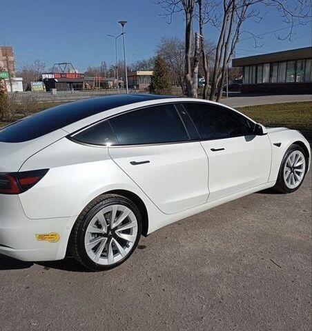 Білий Тесла Модель 3, об'ємом двигуна 0 л та пробігом 56 тис. км за 24500 $, фото 1 на Automoto.ua