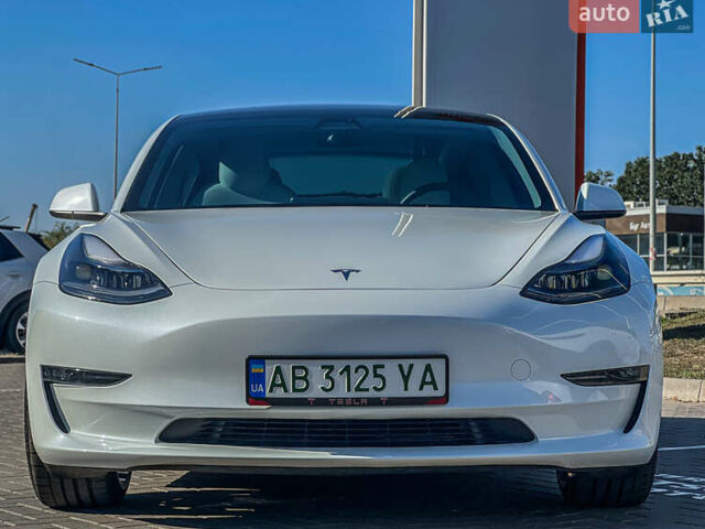 Білий Тесла Модель 3, об'ємом двигуна 0 л та пробігом 10 тис. км за 27900 $, фото 1 на Automoto.ua