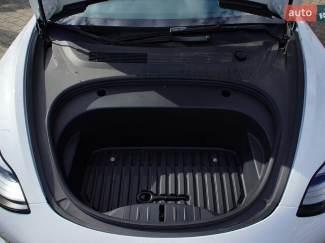 Білий Тесла Модель 3, об'ємом двигуна 0 л та пробігом 33 тис. км за 19499 $, фото 33 на Automoto.ua