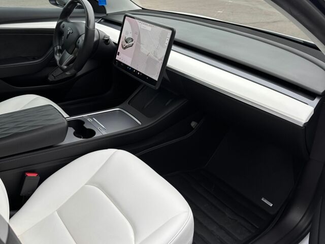 Белый Тесла Модель 3, объемом двигателя 0 л и пробегом 81 тыс. км за 21000 $, фото 12 на Automoto.ua