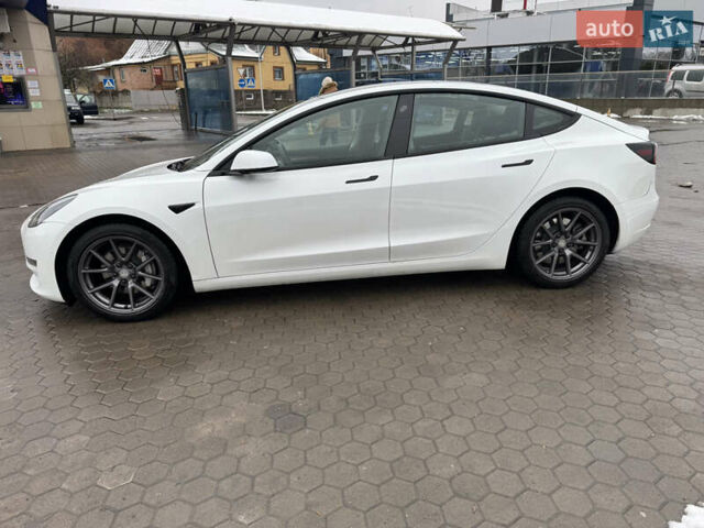 Білий Тесла Модель 3, об'ємом двигуна 0 л та пробігом 110 тис. км за 16900 $, фото 1 на Automoto.ua