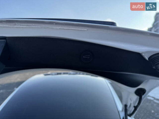 Білий Тесла Модель 3, об'ємом двигуна 0 л та пробігом 47 тис. км за 24500 $, фото 27 на Automoto.ua