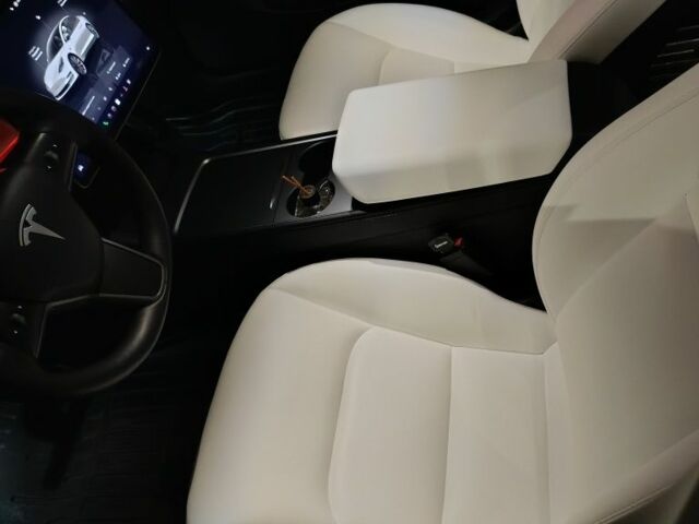 Білий Тесла Модель 3, об'ємом двигуна 0 л та пробігом 100 тис. км за 24500 $, фото 1 на Automoto.ua