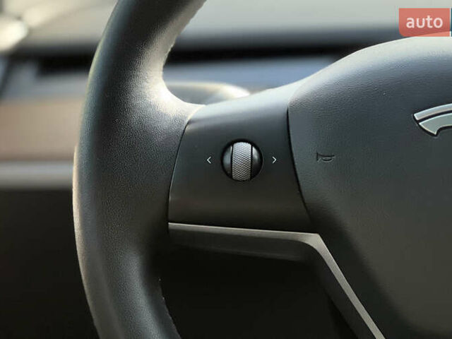 Белый Тесла Модель 3, объемом двигателя 0 л и пробегом 64 тыс. км за 20900 $, фото 12 на Automoto.ua