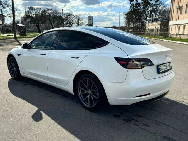 Білий Тесла Модель 3, об'ємом двигуна 0 л та пробігом 45 тис. км за 24999 $, фото 2 на Automoto.ua