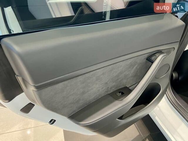 Белый Тесла Модель 3, объемом двигателя 0 л и пробегом 18 тыс. км за 28999 $, фото 28 на Automoto.ua