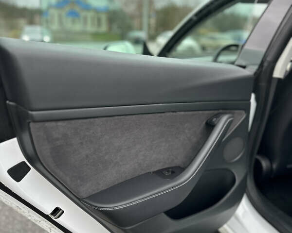 Белый Тесла Модель 3, объемом двигателя 0 л и пробегом 109 тыс. км за 16900 $, фото 27 на Automoto.ua