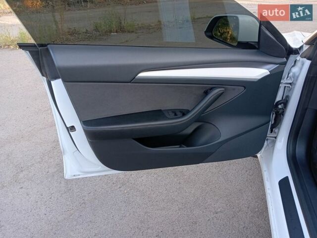 Белый Тесла Модель 3, объемом двигателя 0 л и пробегом 100 тыс. км за 23500 $, фото 16 на Automoto.ua