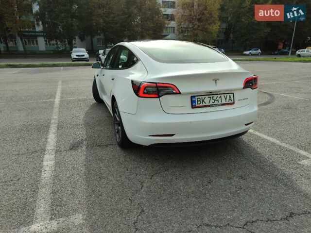 Белый Тесла Модель 3, объемом двигателя 0 л и пробегом 180 тыс. км за 20200 $, фото 15 на Automoto.ua