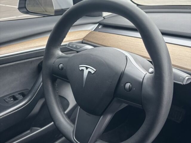Білий Тесла Модель 3, об'ємом двигуна 0 л та пробігом 76 тис. км за 16700 $, фото 20 на Automoto.ua