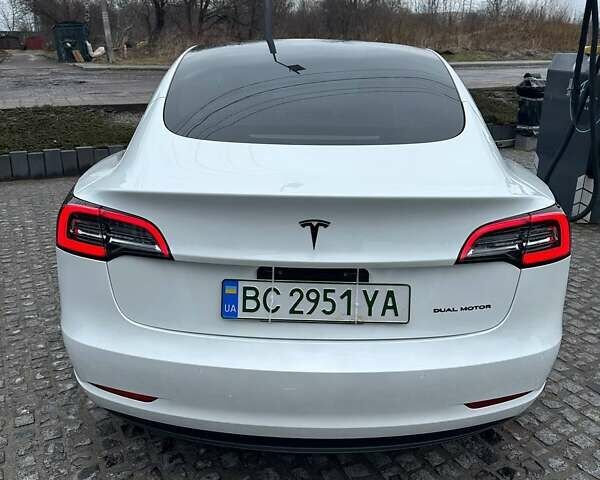 Білий Тесла Модель 3, об'ємом двигуна 0 л та пробігом 21 тис. км за 30900 $, фото 1 на Automoto.ua