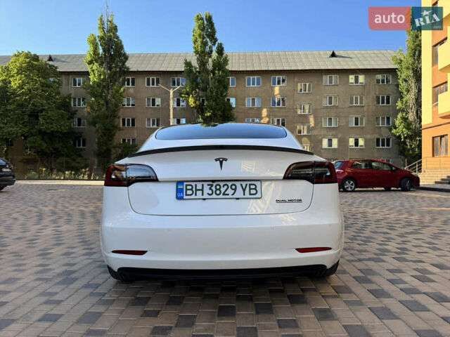 Белый Тесла Модель 3, объемом двигателя 0 л и пробегом 25 тыс. км за 28799 $, фото 4 на Automoto.ua