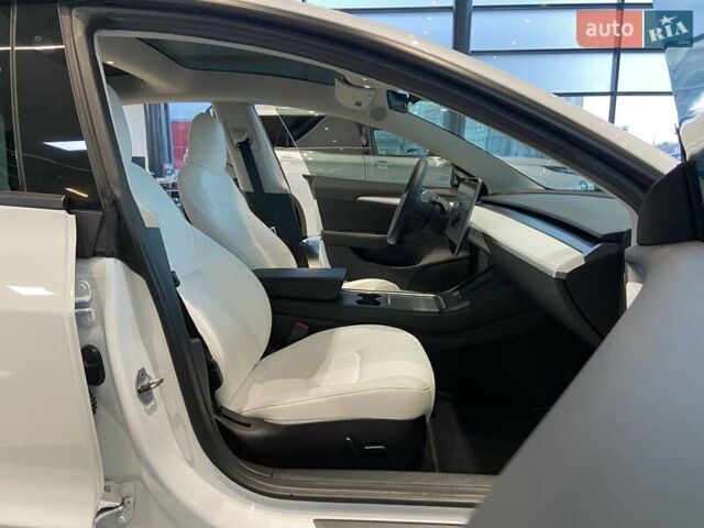 Белый Тесла Модель 3, объемом двигателя 0 л и пробегом 18 тыс. км за 28999 $, фото 34 на Automoto.ua