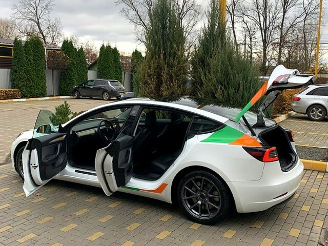 Белый Тесла Модель 3, объемом двигателя 0.44 л и пробегом 79 тыс. км за 22900 $, фото 5 на Automoto.ua