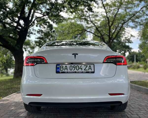 Білий Тесла Модель 3, об'ємом двигуна 0 л та пробігом 23 тис. км за 21500 $, фото 1 на Automoto.ua