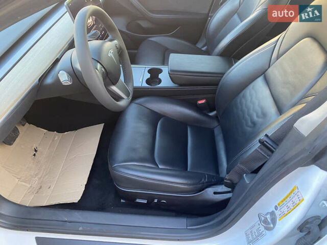 Белый Тесла Модель 3, объемом двигателя 0 л и пробегом 258 тыс. км за 14000 $, фото 12 на Automoto.ua