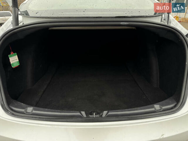 Білий Тесла Модель 3, об'ємом двигуна 0 л та пробігом 110 тис. км за 16900 $, фото 15 на Automoto.ua