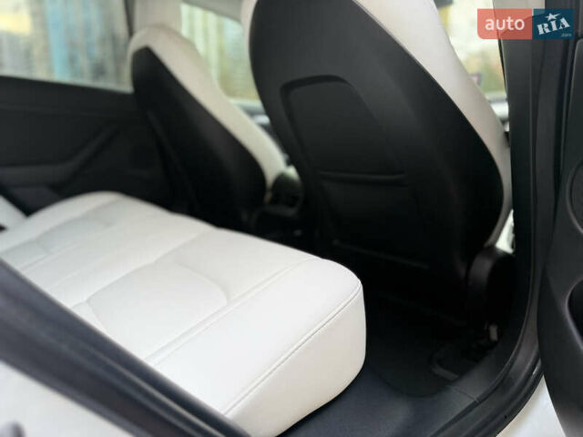 Белый Тесла Модель 3, объемом двигателя 0 л и пробегом 60 тыс. км за 22900 $, фото 10 на Automoto.ua