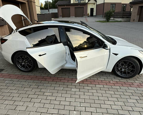 Білий Тесла Модель 3, об'ємом двигуна 0 л та пробігом 42 тис. км за 21900 $, фото 18 на Automoto.ua