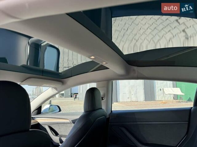 Белый Тесла Модель 3, объемом двигателя 0 л и пробегом 56 тыс. км за 20877 $, фото 4 на Automoto.ua