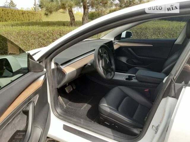 Белый Тесла Модель 3, объемом двигателя 0 л и пробегом 107 тыс. км за 23700 $, фото 19 на Automoto.ua