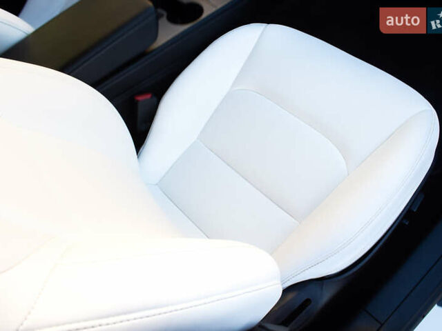 Белый Тесла Модель 3, объемом двигателя 0 л и пробегом 94 тыс. км за 19999 $, фото 35 на Automoto.ua